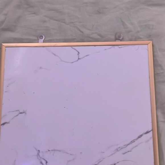 Marble white board - Picture 2 of 3